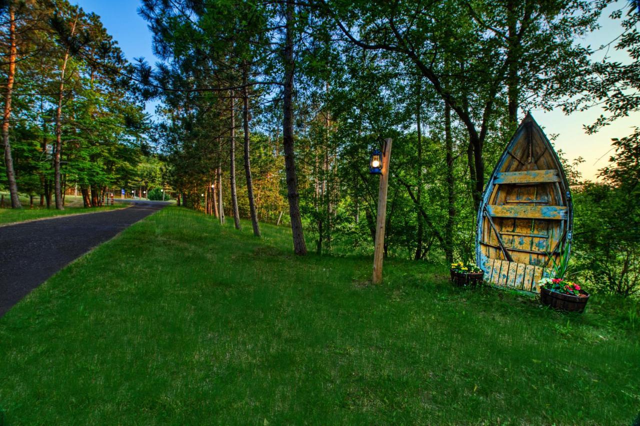 Edgewater Resort Iron Mountain Exteriör bild